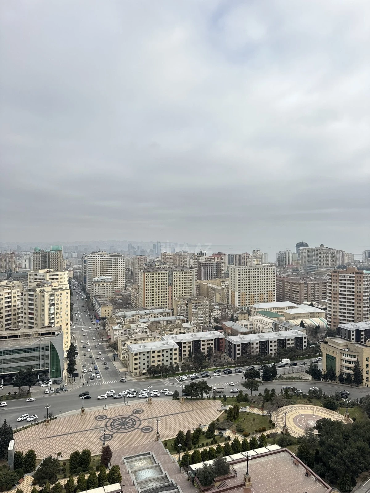 Satılır 4 otaqlı mənzil 187 m²