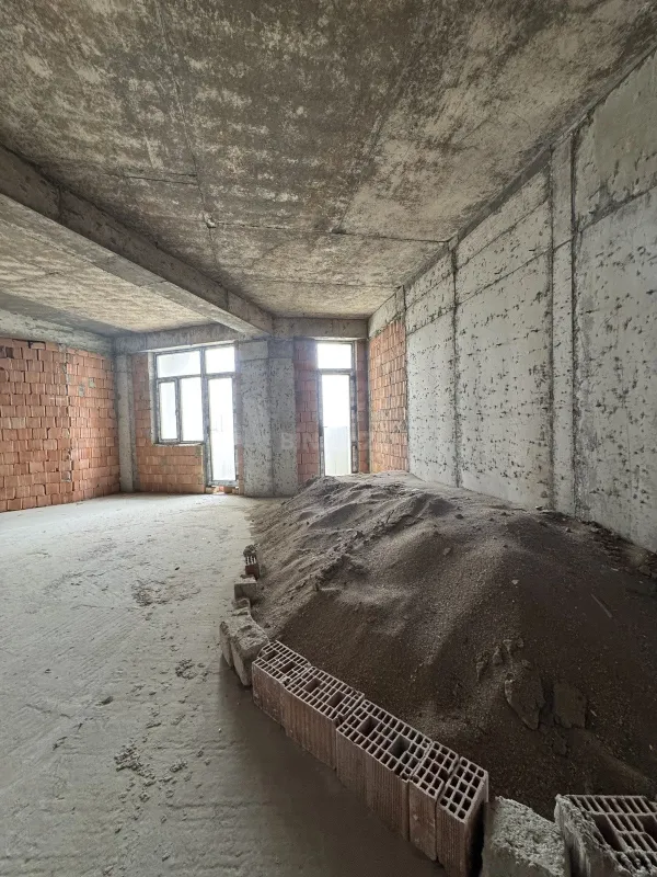 Satılır 4 otaqlı mənzil 187 m²