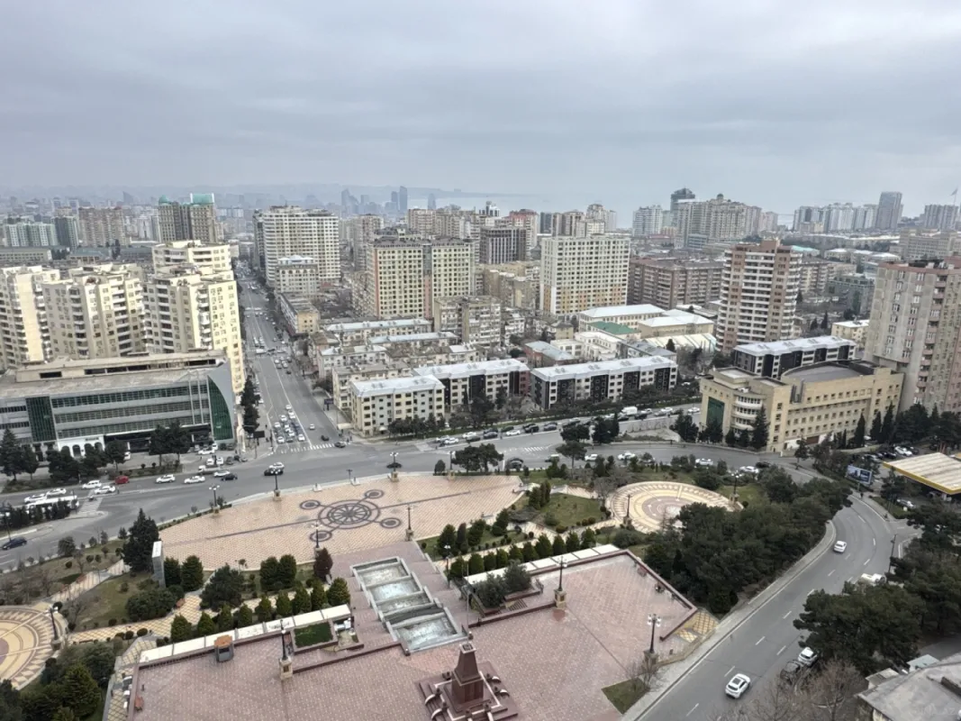Satılır 4 otaqlı mənzil 187 m²