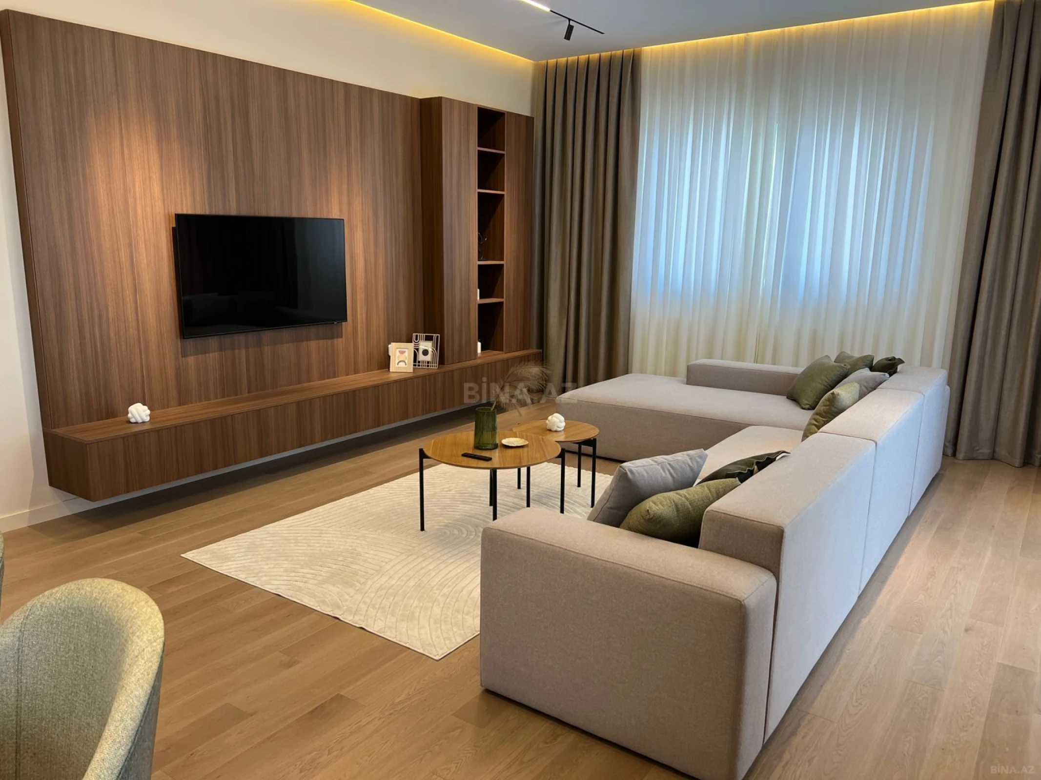 Kirayə verilir 3 otaqlı mənzil 160 m²