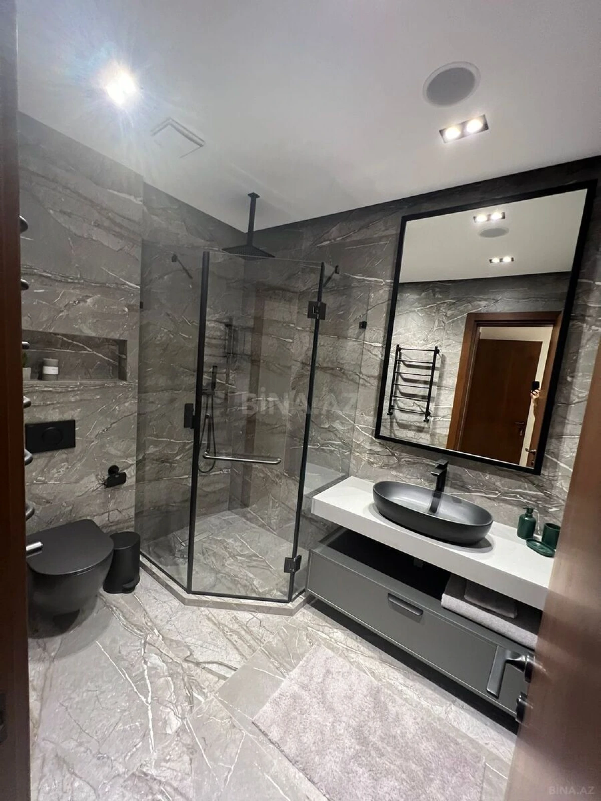 Kirayə verilir 3 otaqlı mənzil 160 m²