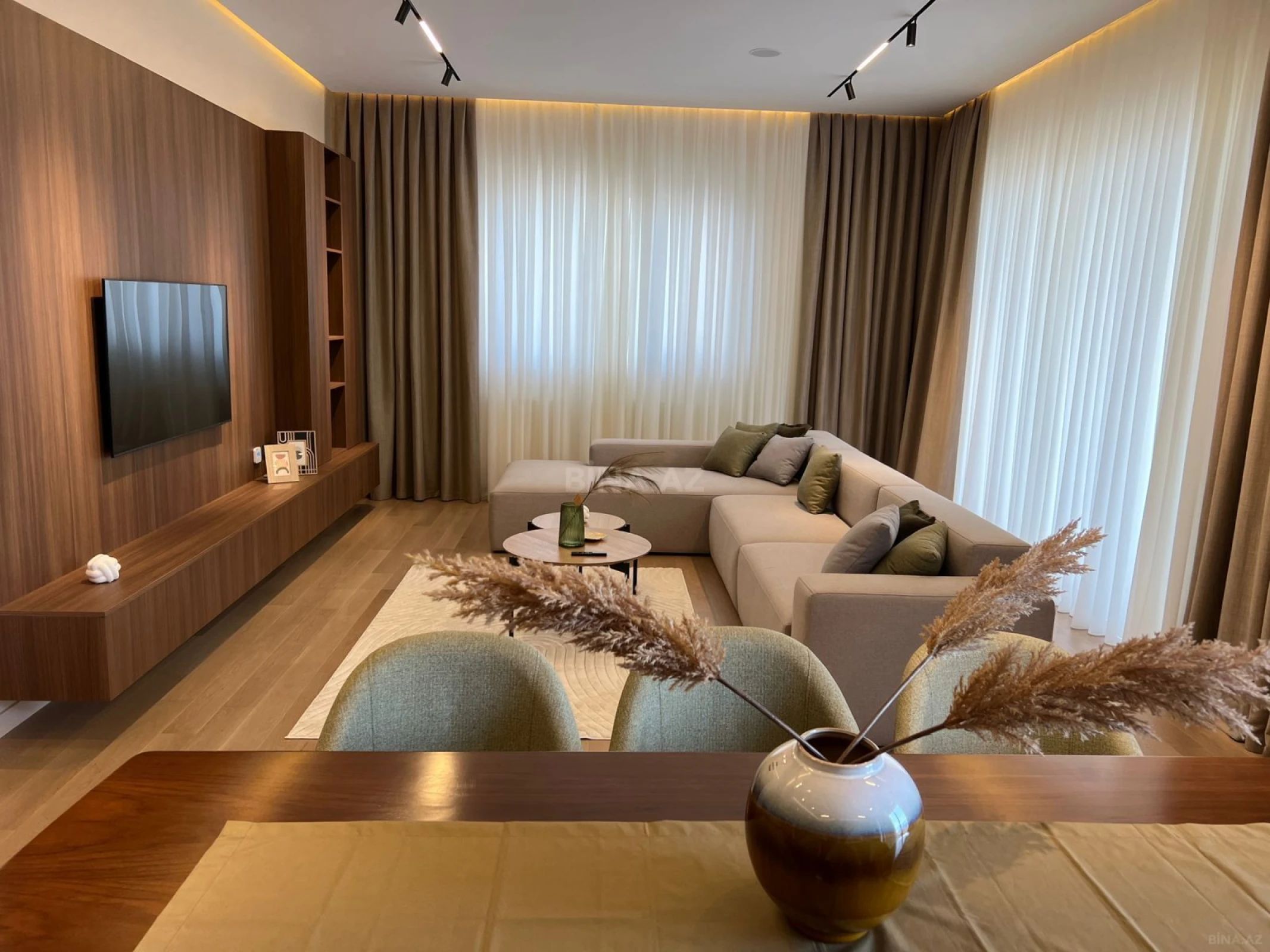 Kirayə verilir 3 otaqlı mənzil 160 m²