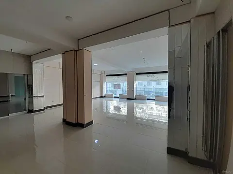Satılır obyekt 1180 m²