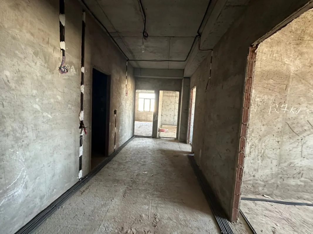 Satılır 4 otaqlı mənzil 145 m²