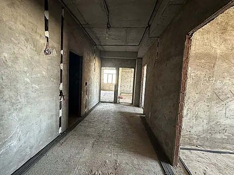 Satılır 4 otaqlı mənzil 145 m²