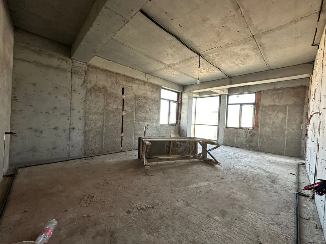 Satılır 4 otaqlı mənzil 145 m²