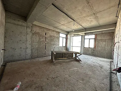 Satılır 4 otaqlı mənzil 145 m²
