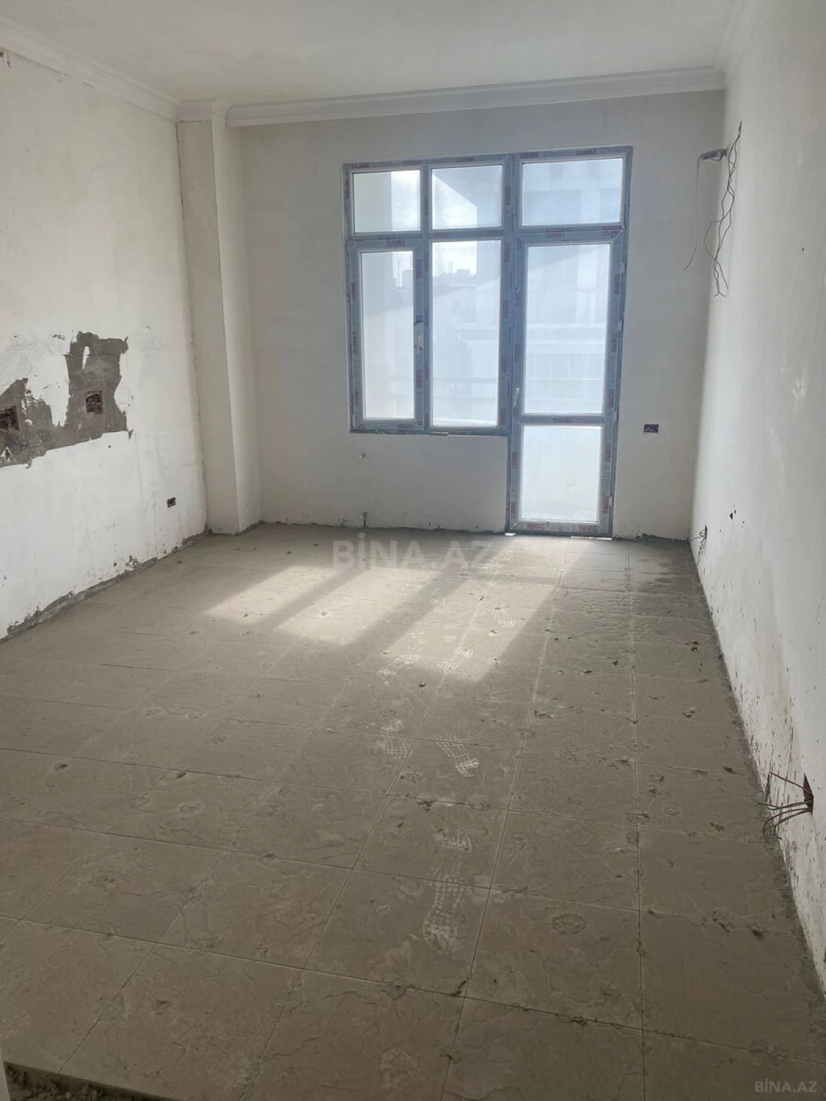 Satılır 4 otaqlı mənzil 145 m²