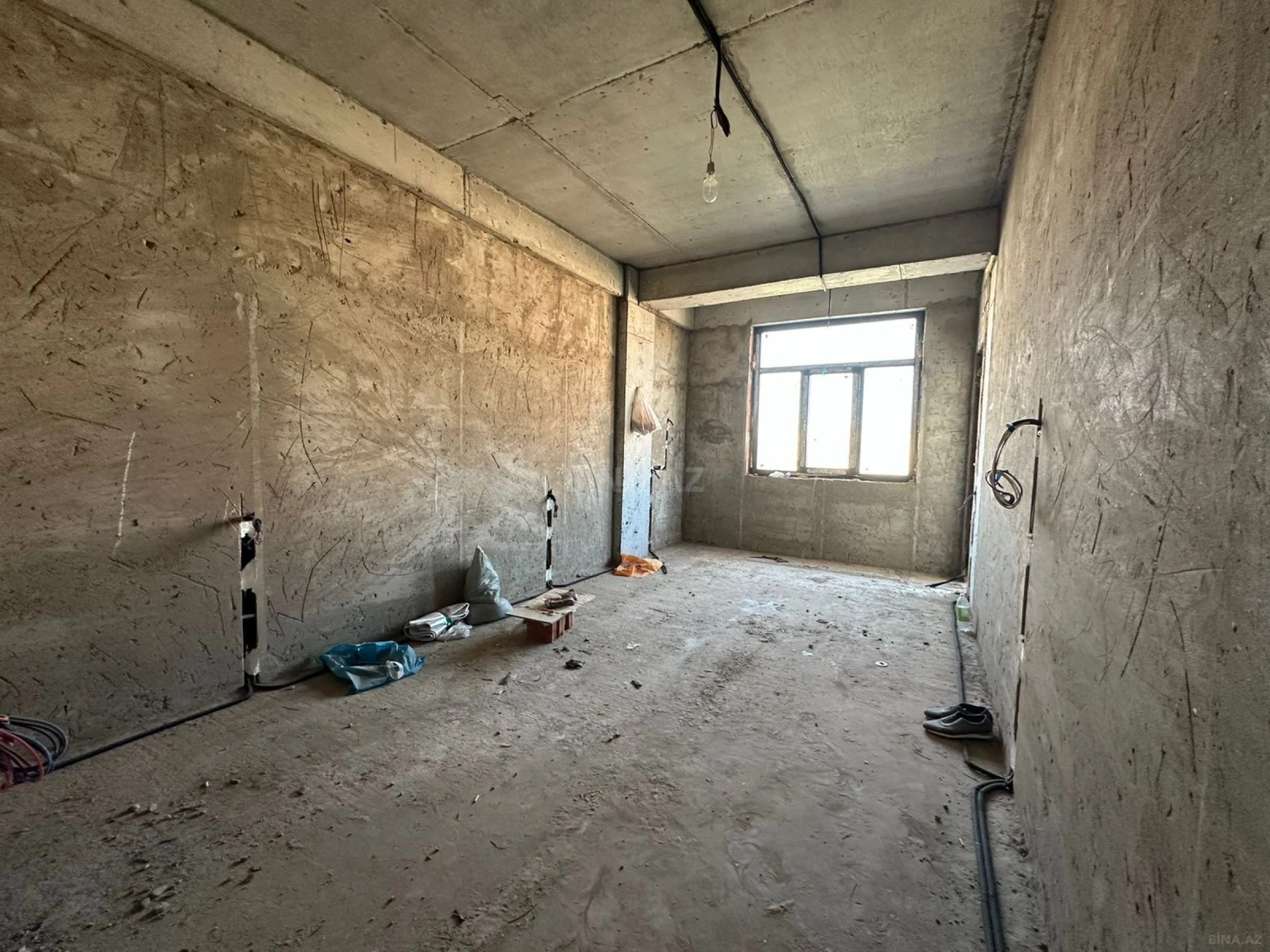 Satılır 4 otaqlı mənzil 145 m²