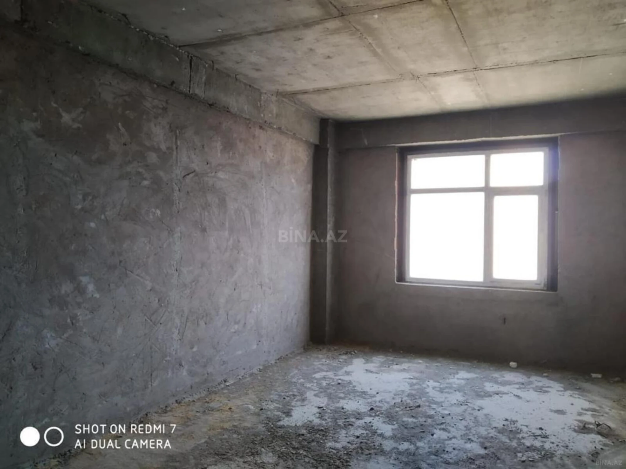 Satılır 4 otaqlı mənzil 145 m²