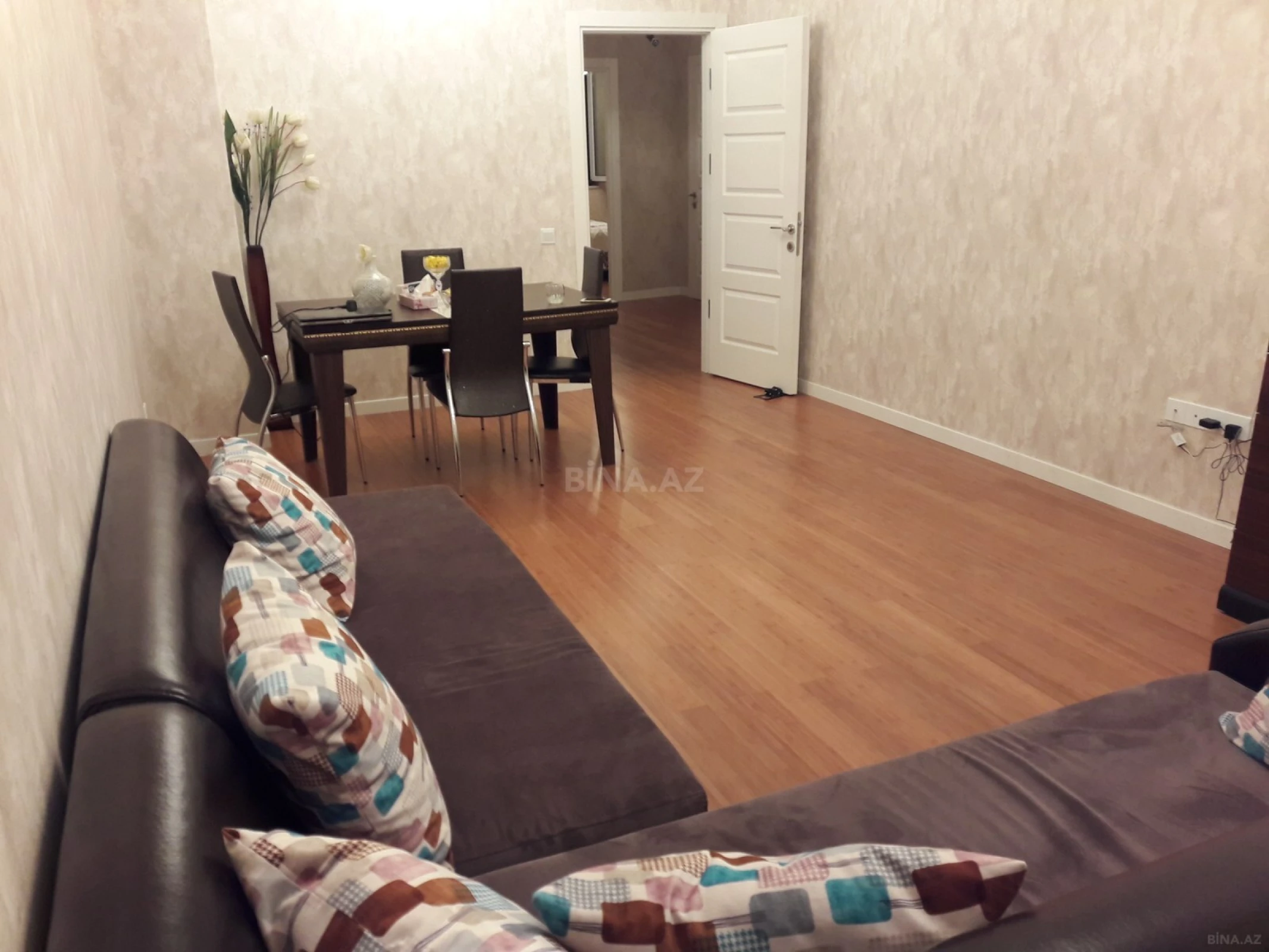 Kirayə verilir 2 otaqlı mənzil 75 m²