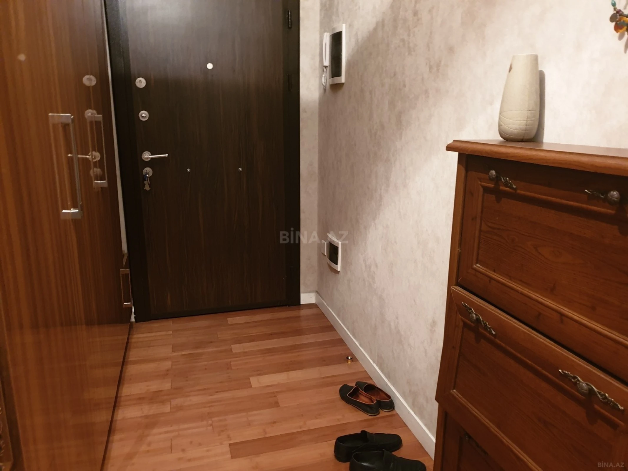 Kirayə verilir 2 otaqlı mənzil 75 m²
