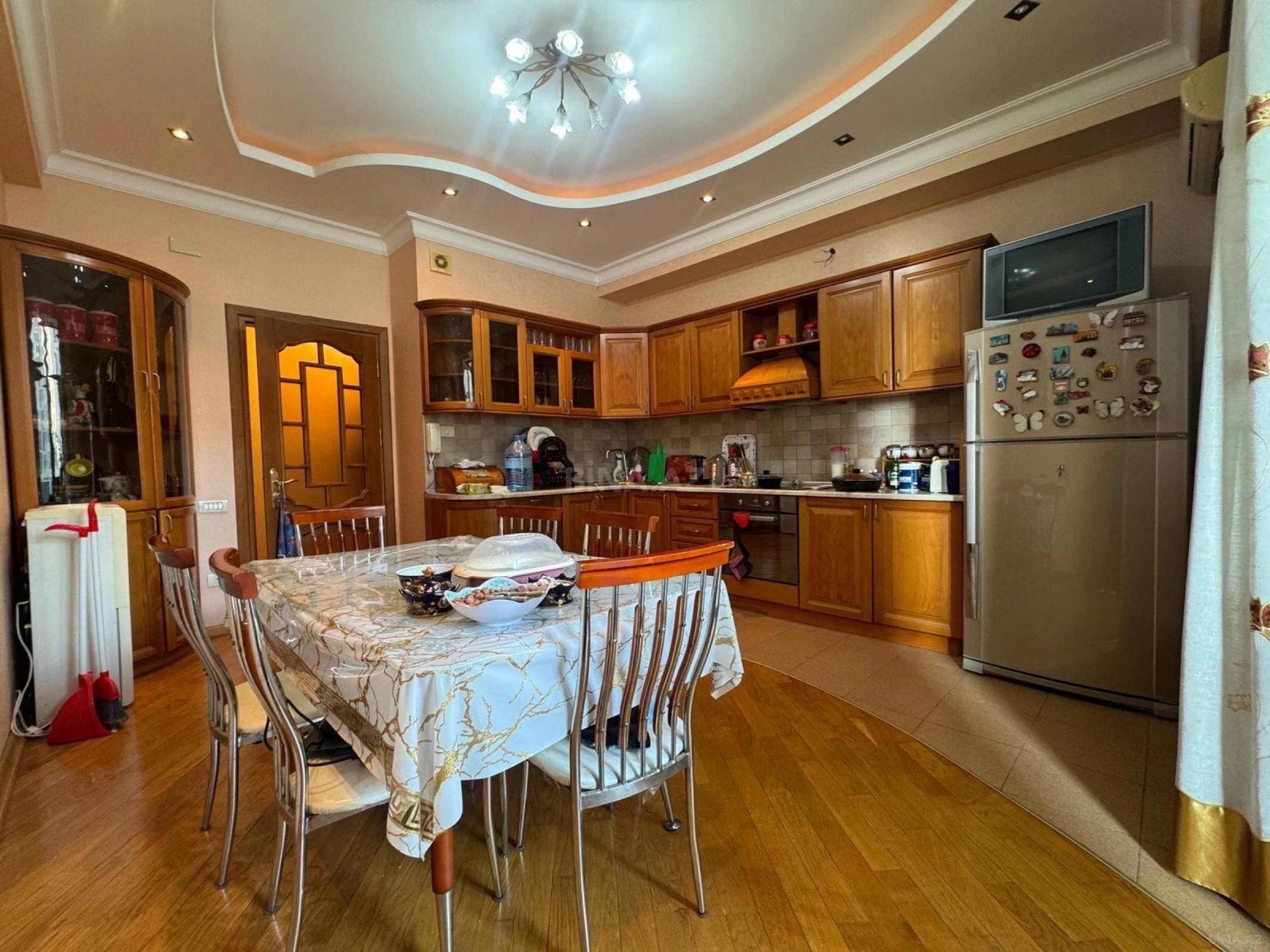 Satılır 3 otaqlı mənzil 167 m²
