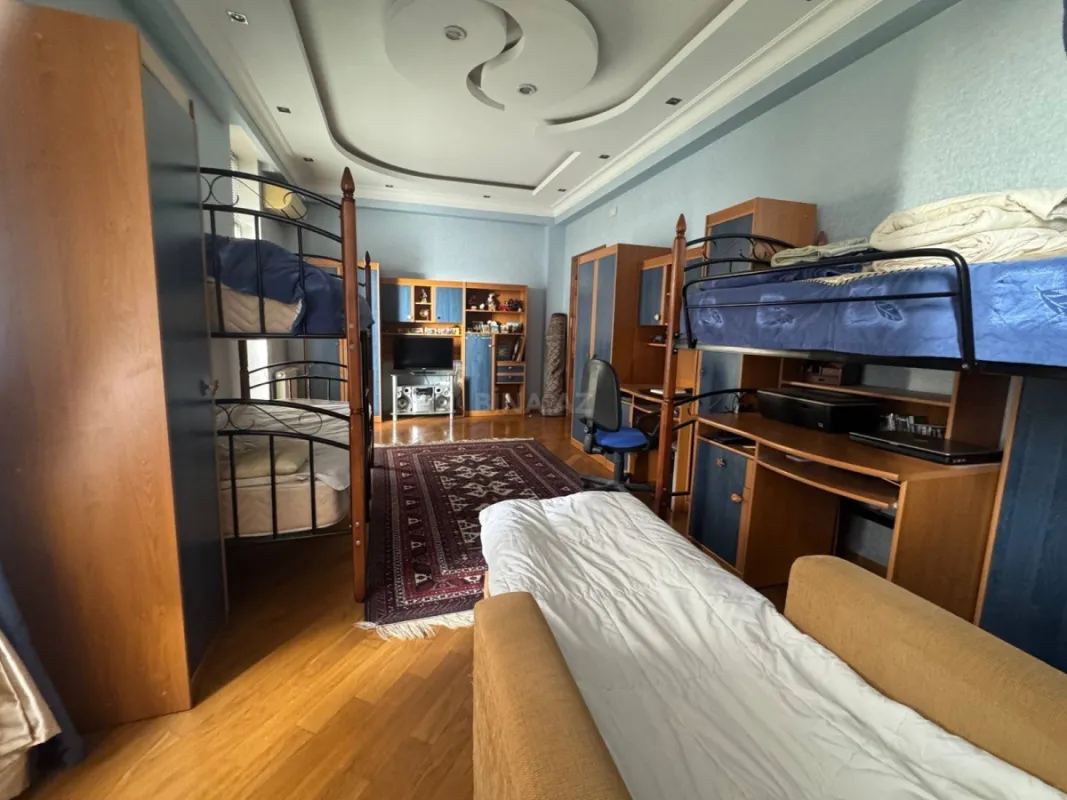 Satılır 3 otaqlı mənzil 167 m²