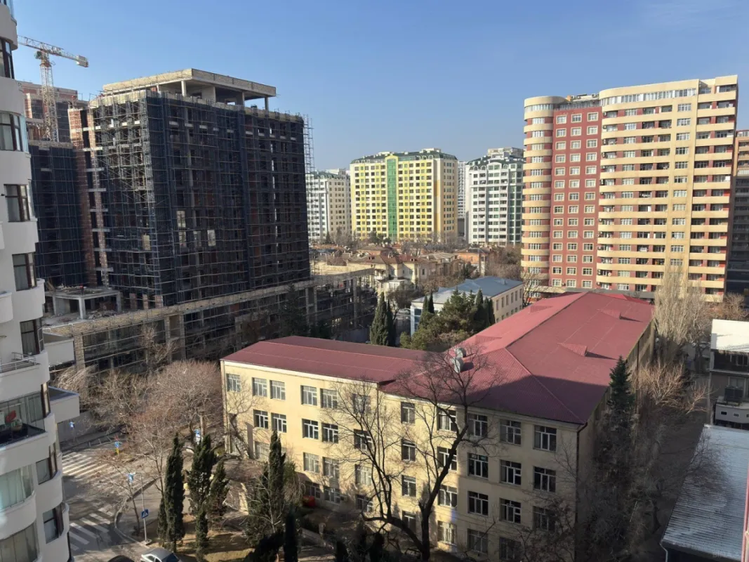 Satılır 3 otaqlı mənzil 167 m²