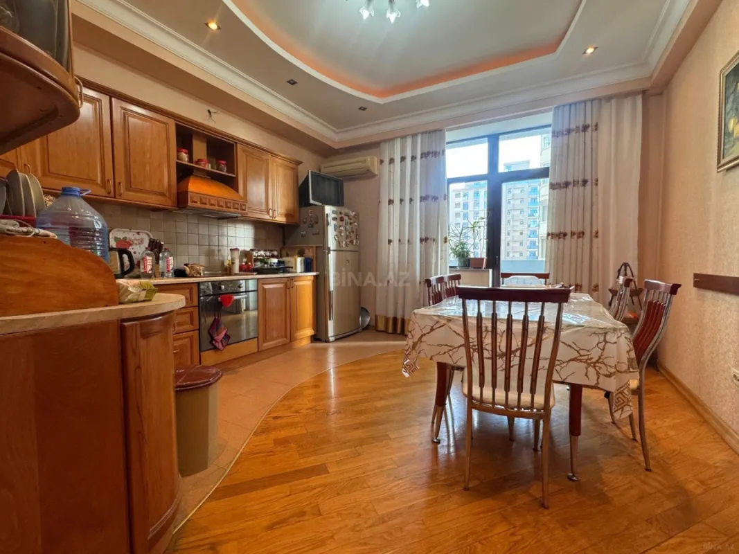 Satılır 3 otaqlı mənzil 167 m²