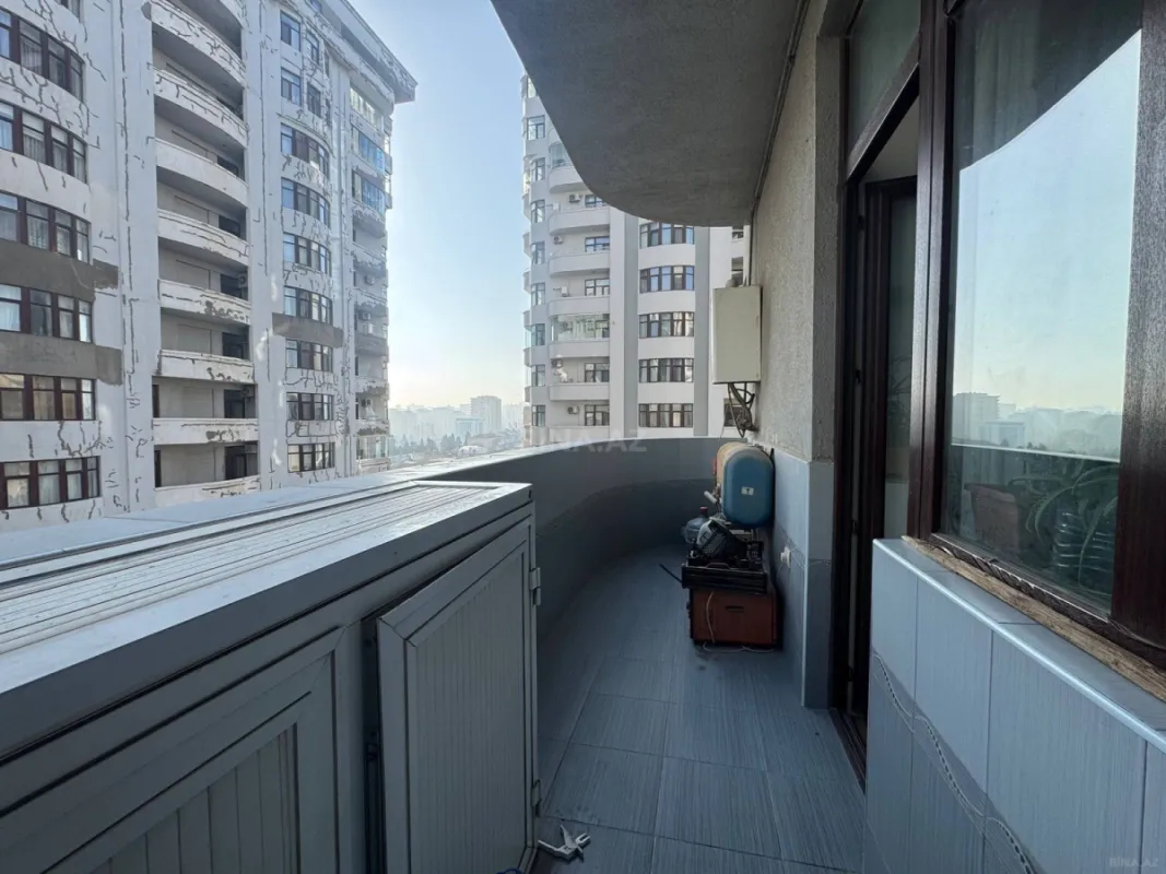 Satılır 3 otaqlı mənzil 167 m²