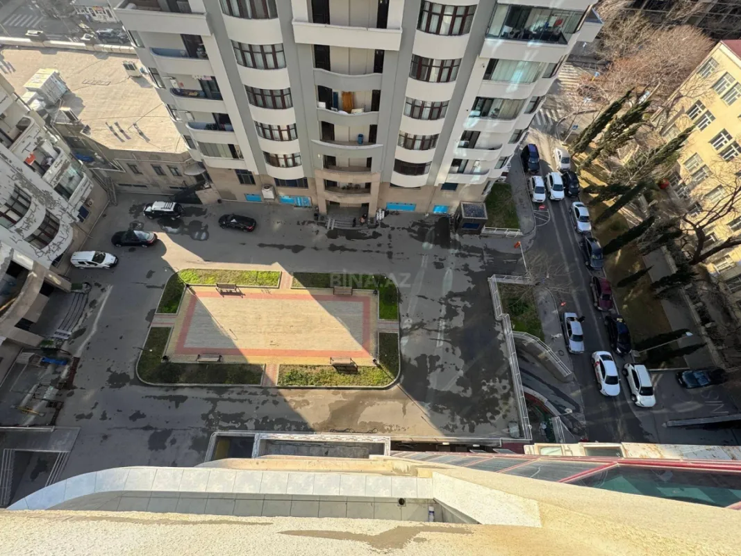 Satılır 3 otaqlı mənzil 167 m²