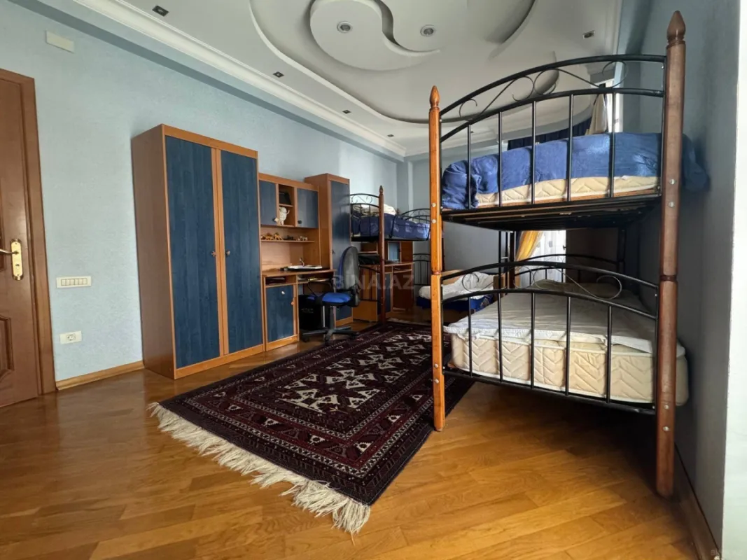 Satılır 3 otaqlı mənzil 167 m²