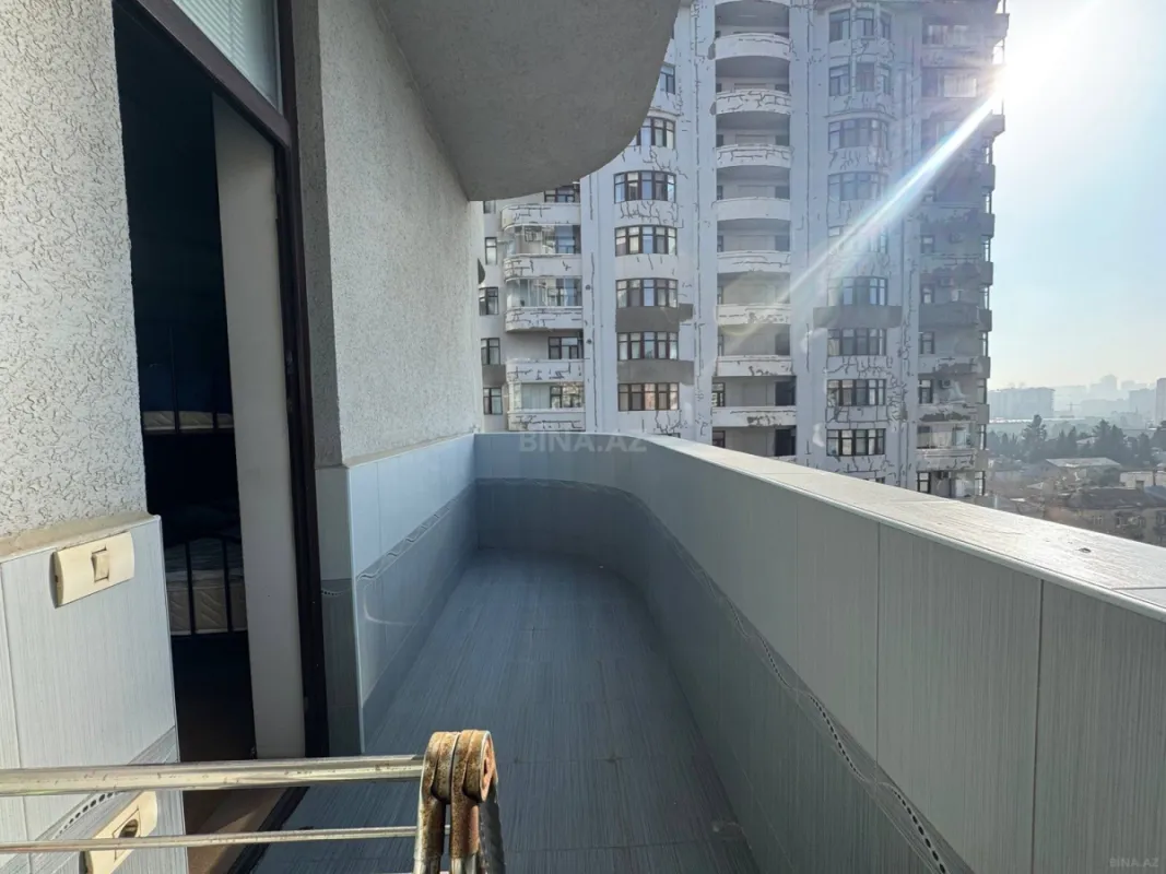 Satılır 3 otaqlı mənzil 167 m²
