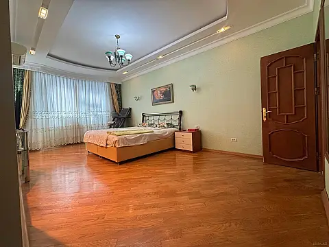 Satılır 3 otaqlı mənzil 167 m²