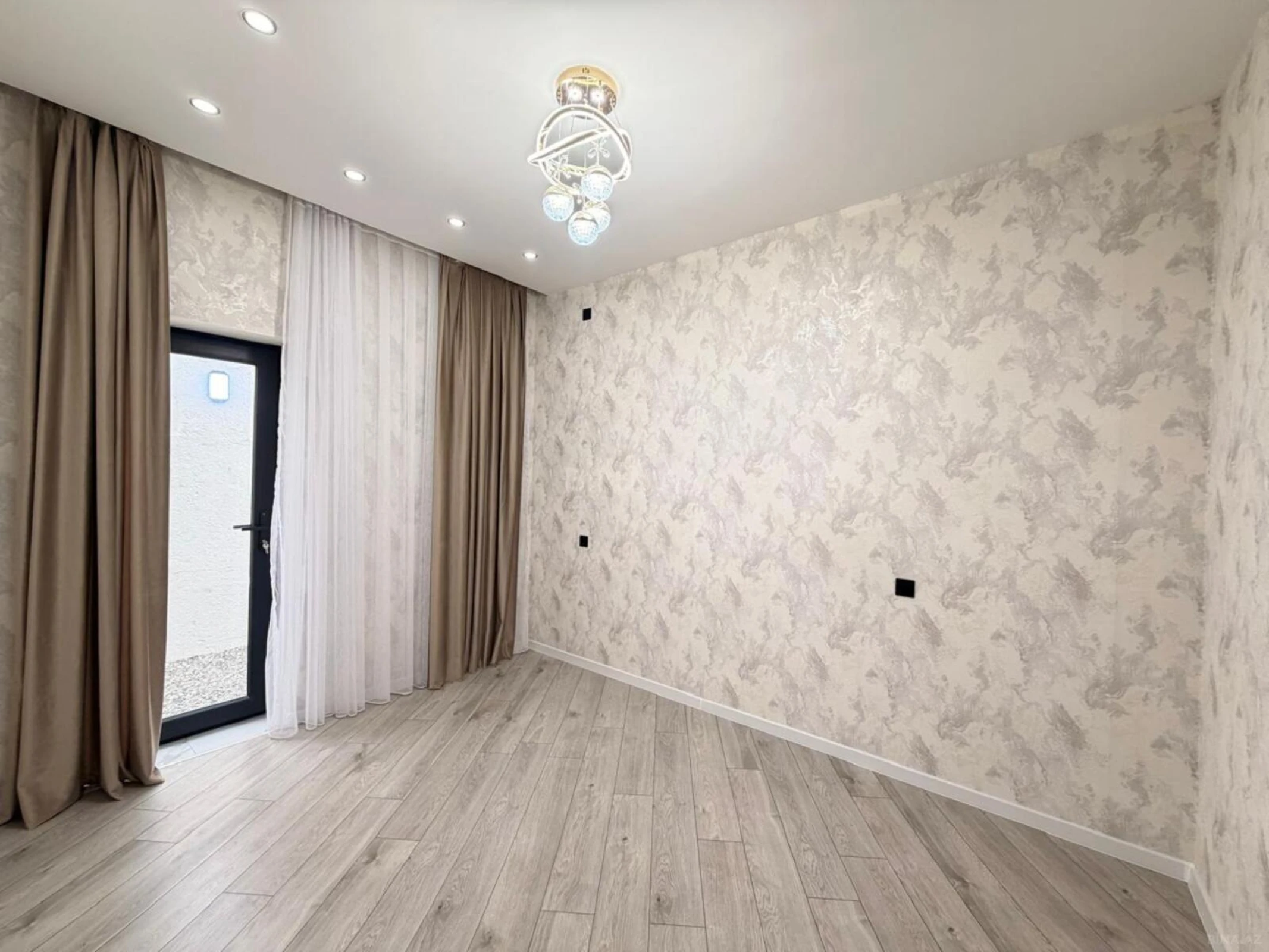 Satılır 5 otaqlı həyət evi 200 m²