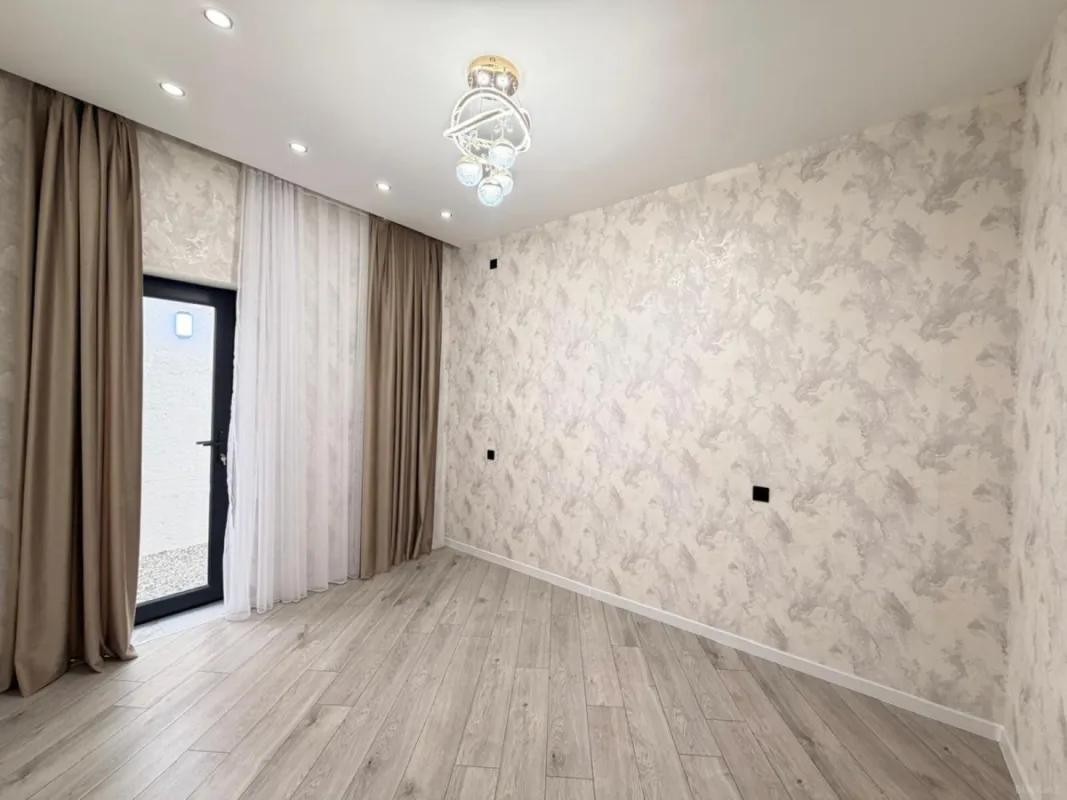 Satılır 5 otaqlı həyət evi 200 m²