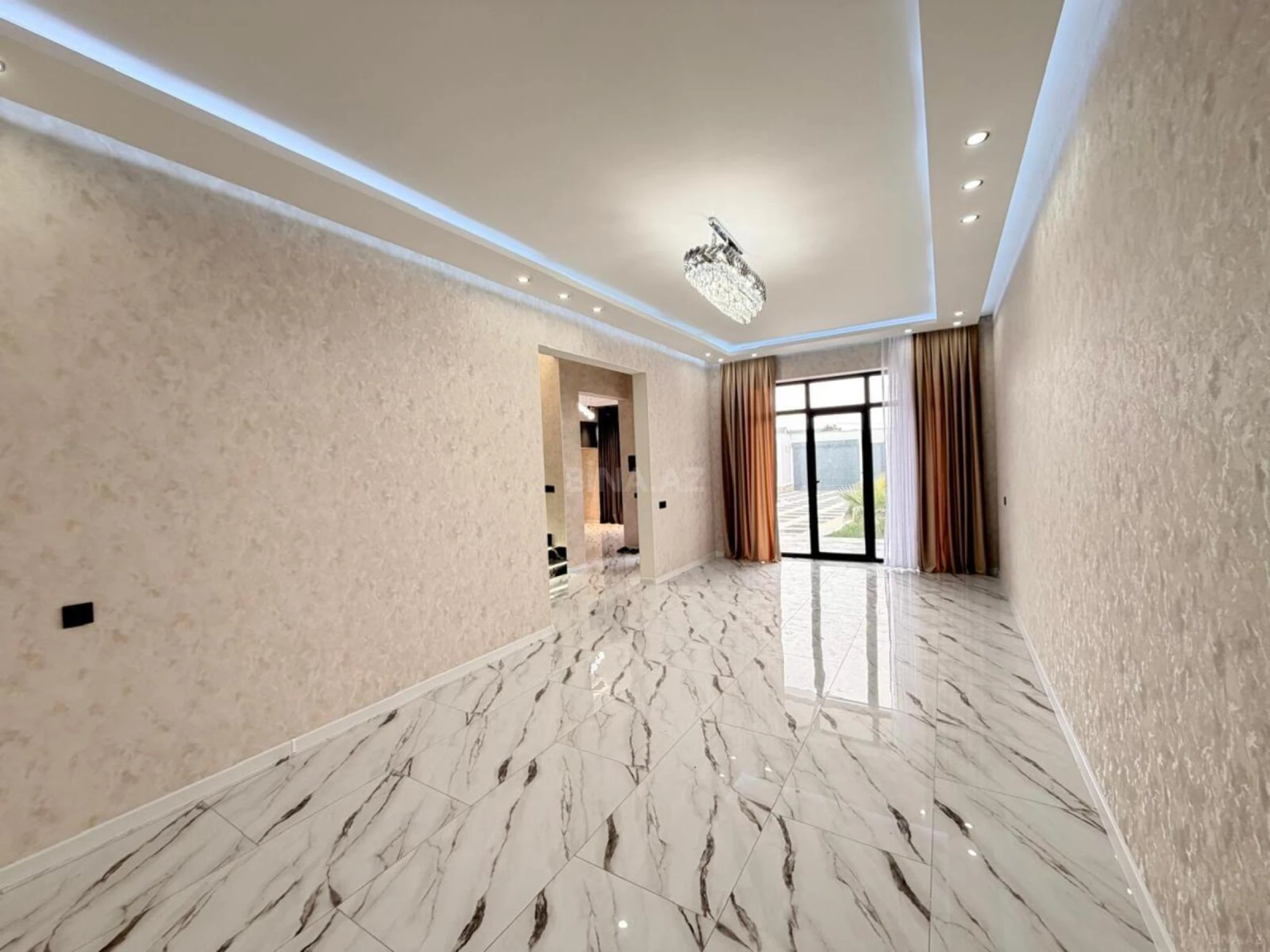 Satılır 5 otaqlı həyət evi 200 m²