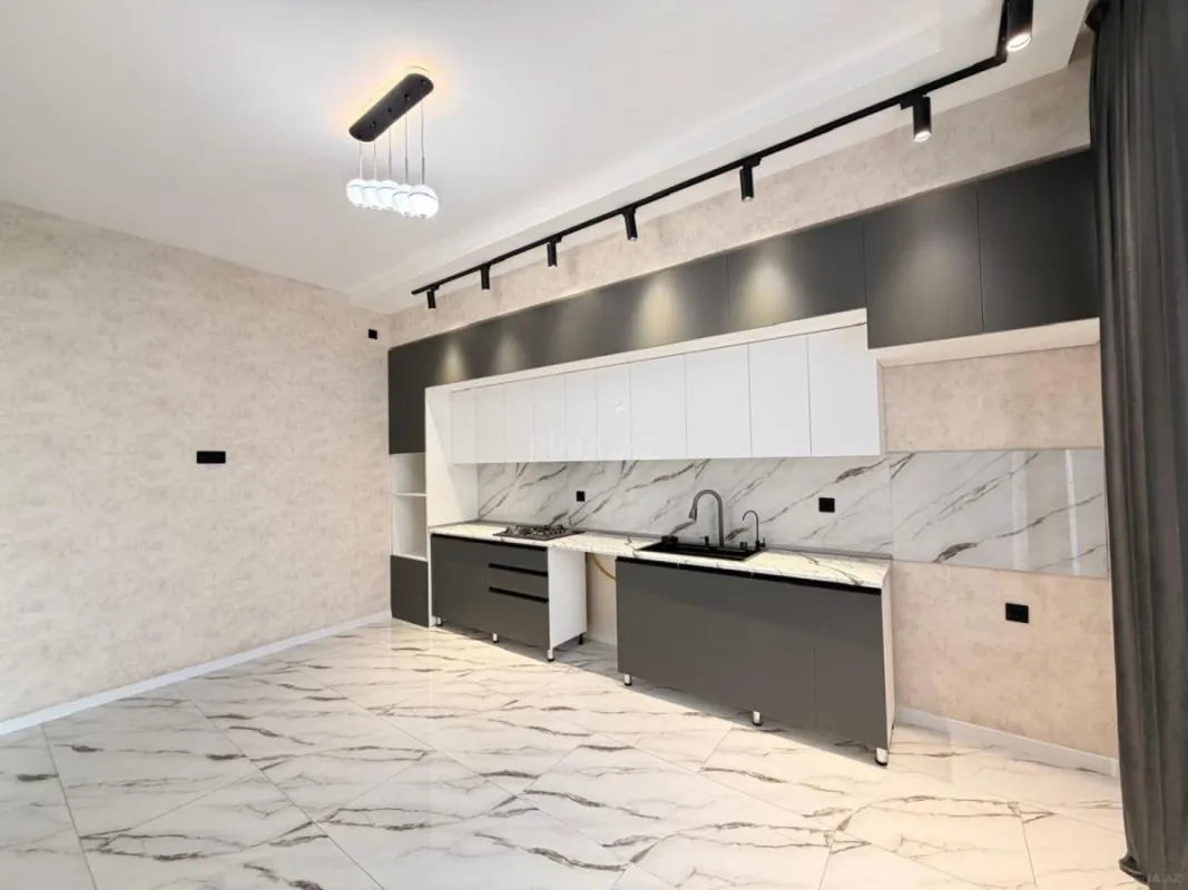 Satılır 5 otaqlı həyət evi 200 m²