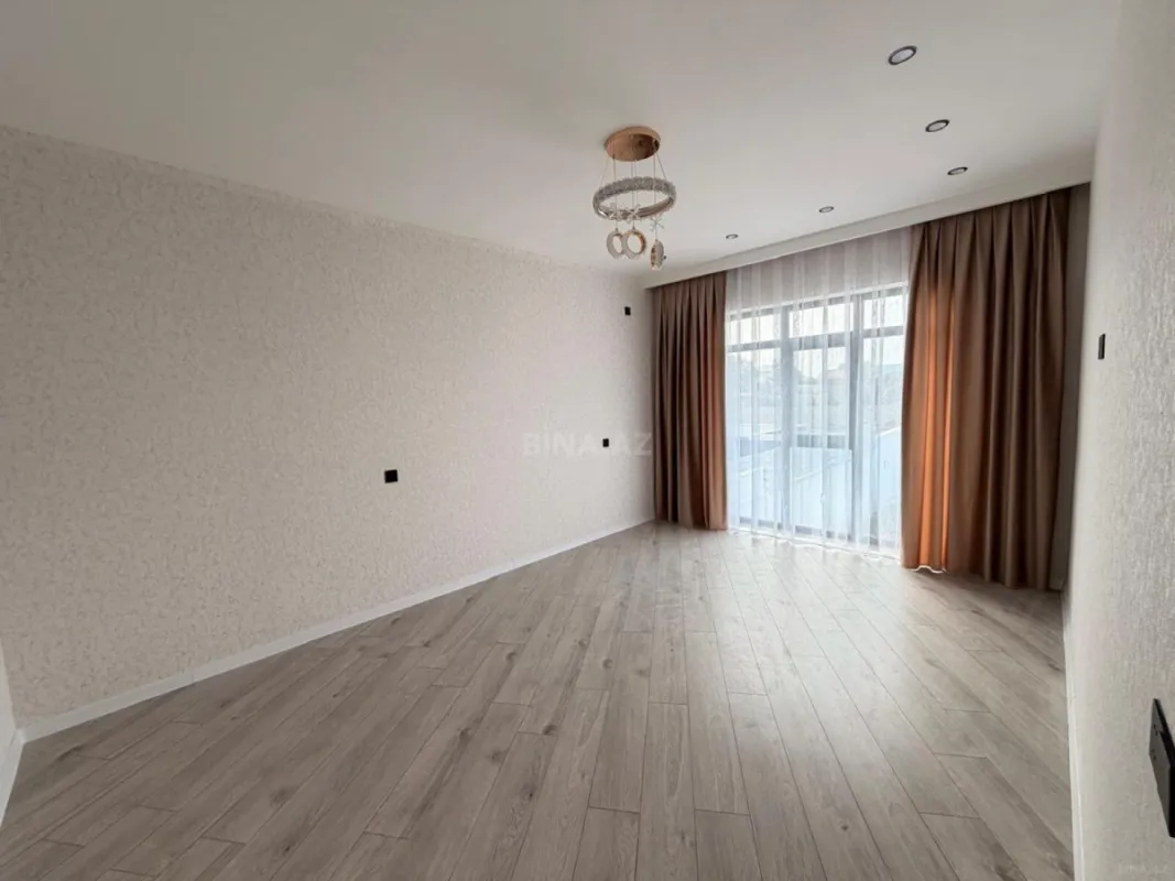 Satılır 5 otaqlı həyət evi 200 m²