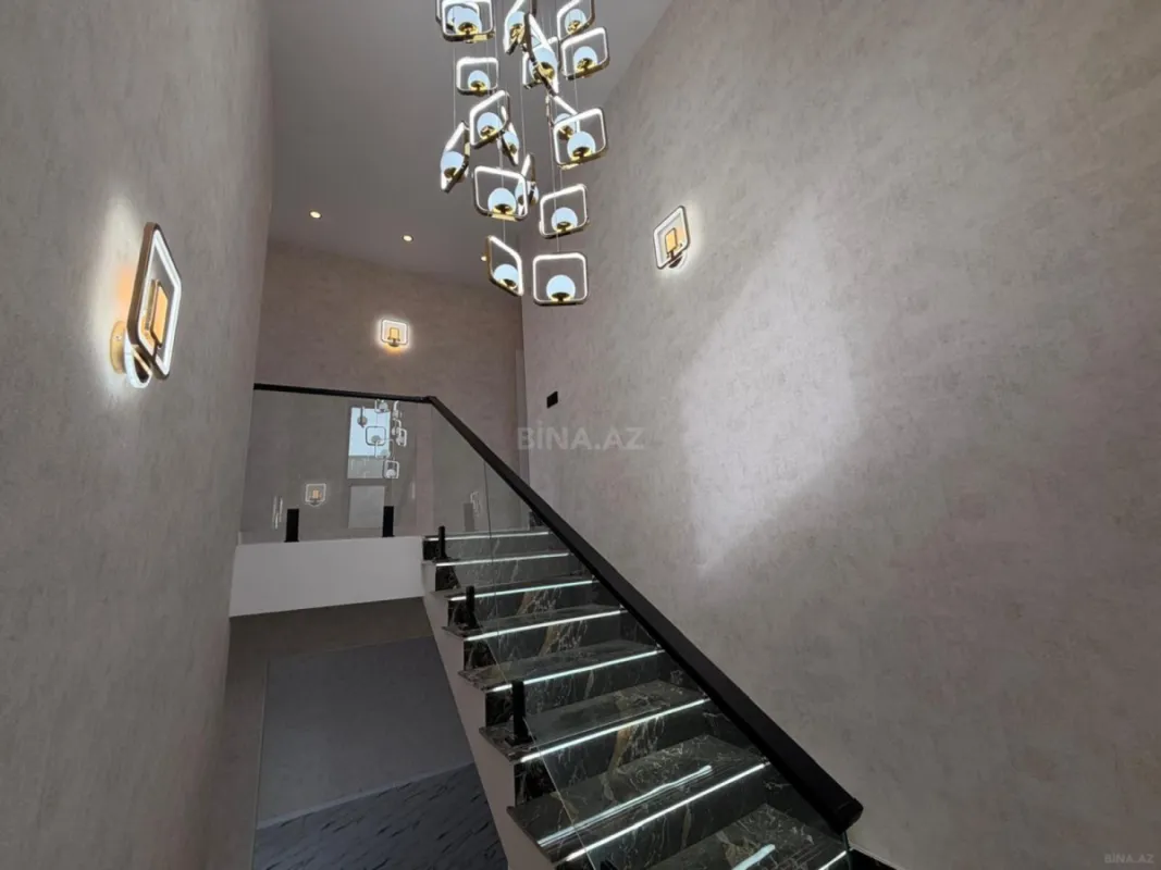 Satılır 5 otaqlı həyət evi 200 m²