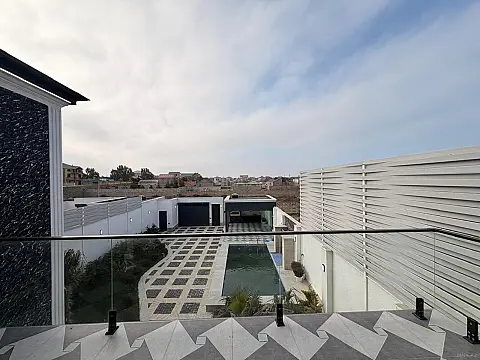 Satılır 5 otaqlı həyət evi 200 m²