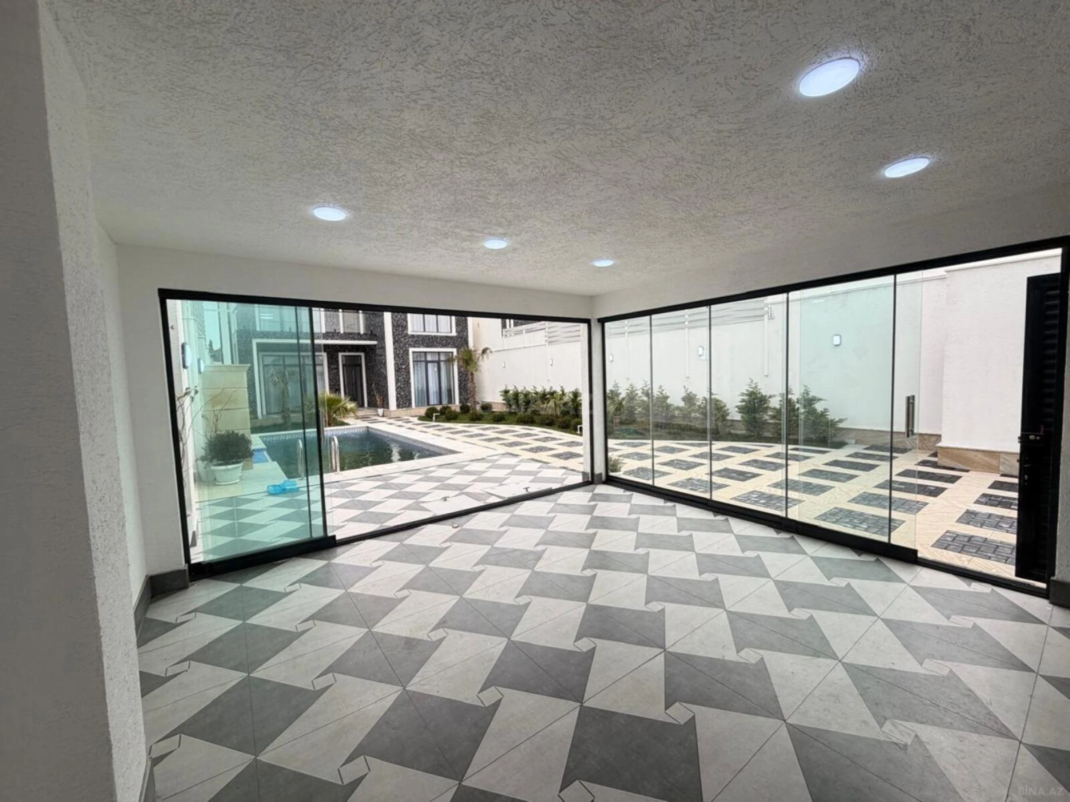 Satılır 5 otaqlı həyət evi 200 m²