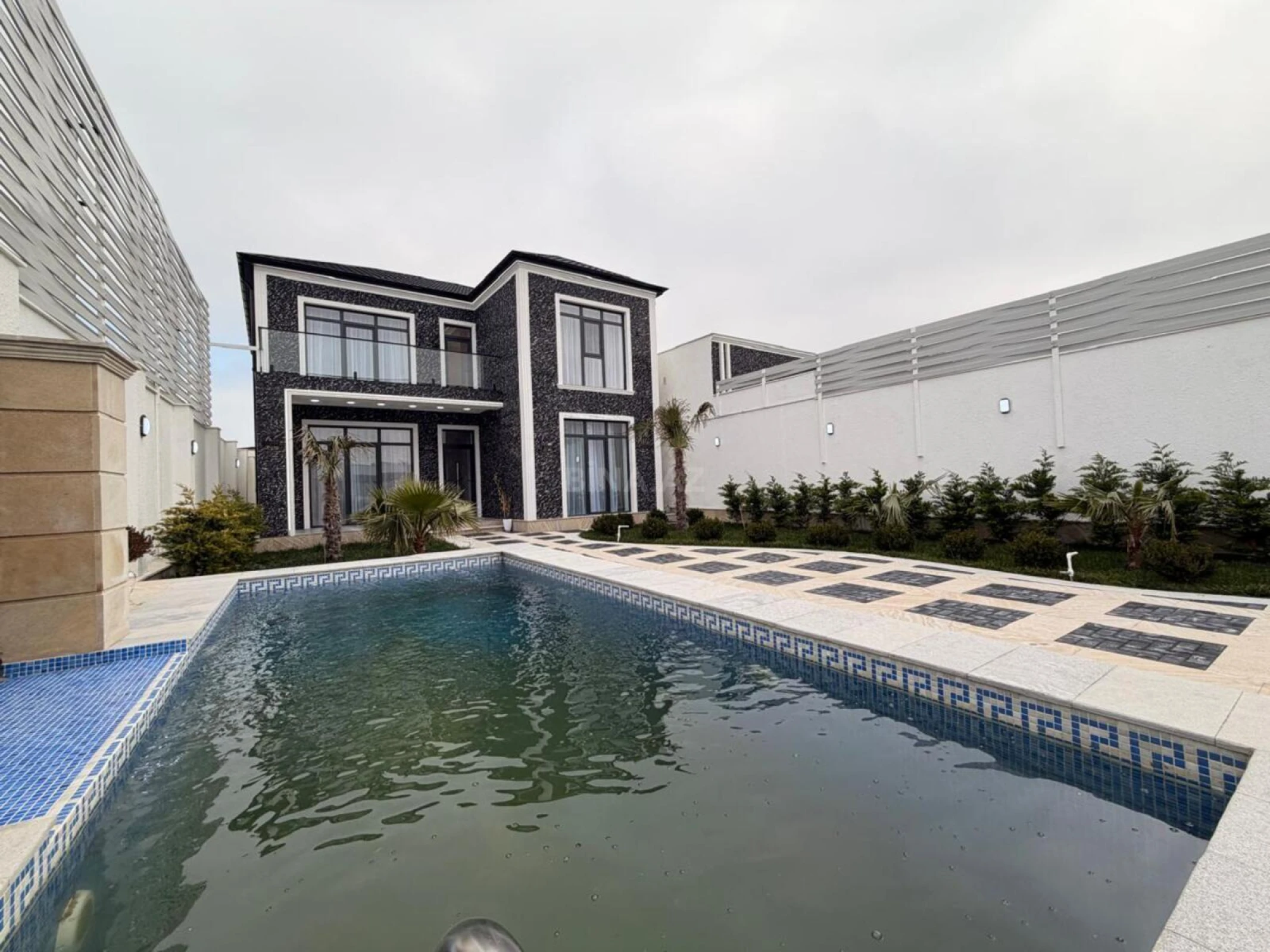 Satılır 5 otaqlı həyət evi 200 m²