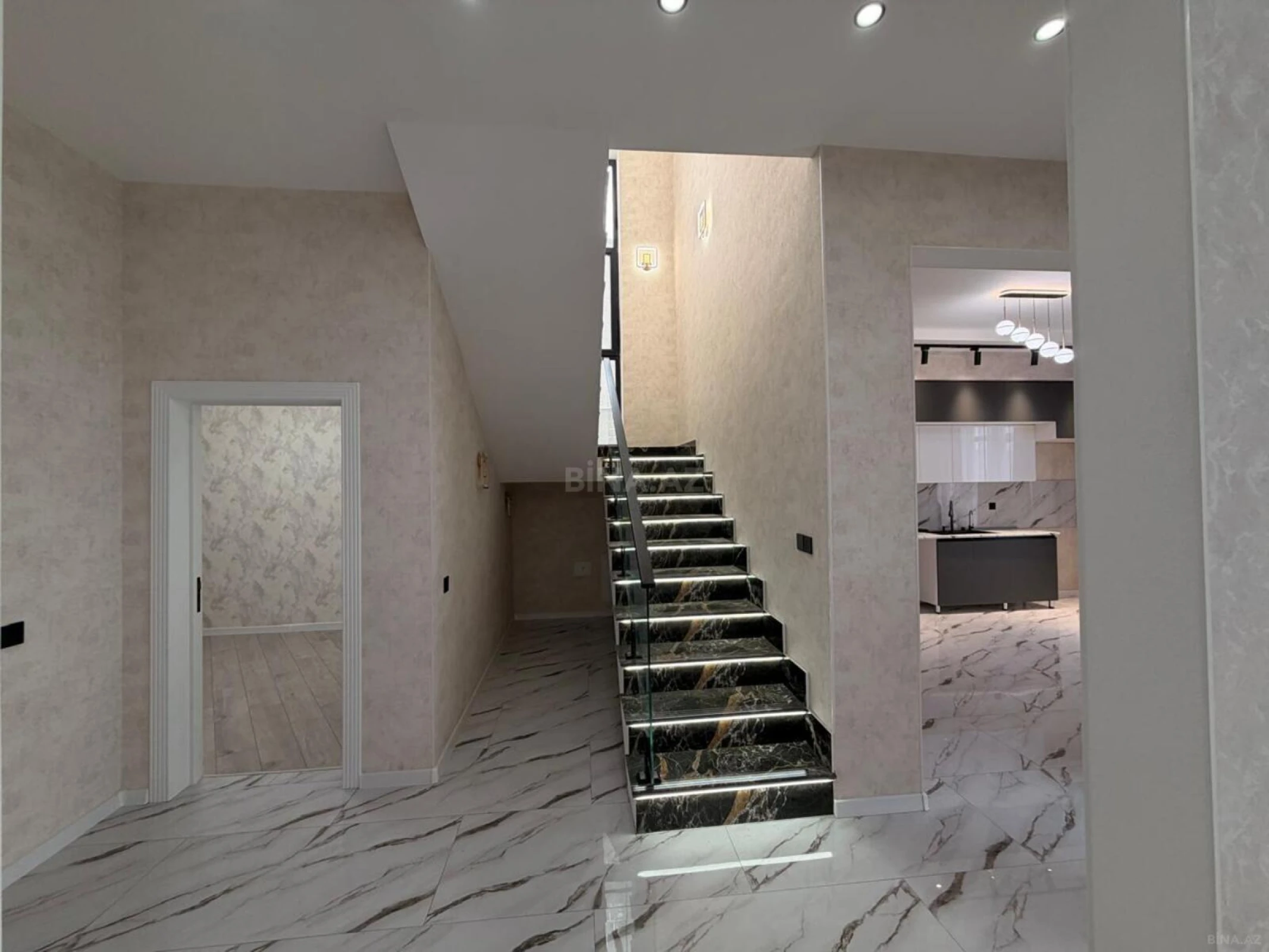 Satılır 5 otaqlı həyət evi 200 m²