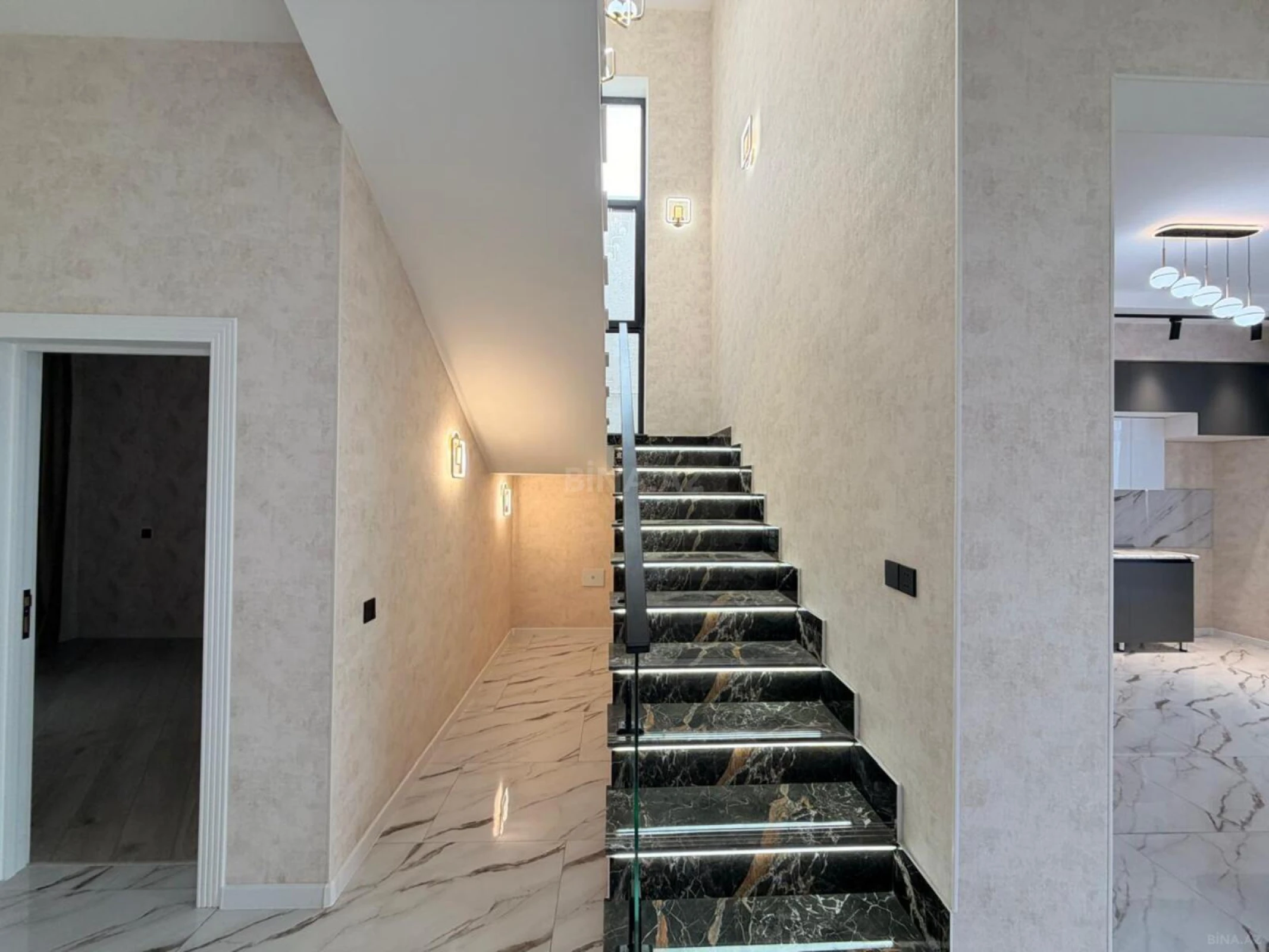 Satılır 5 otaqlı həyət evi 200 m²