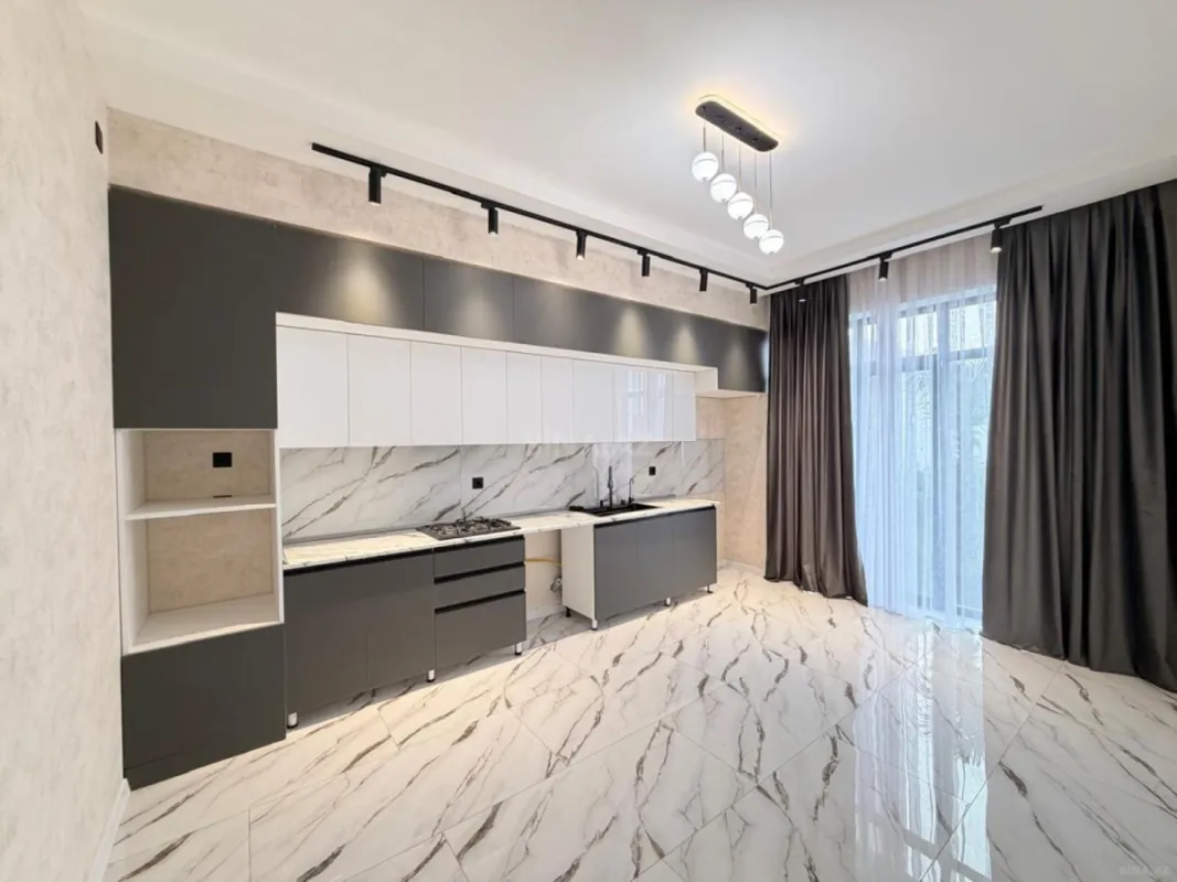 Satılır 5 otaqlı həyət evi 200 m²