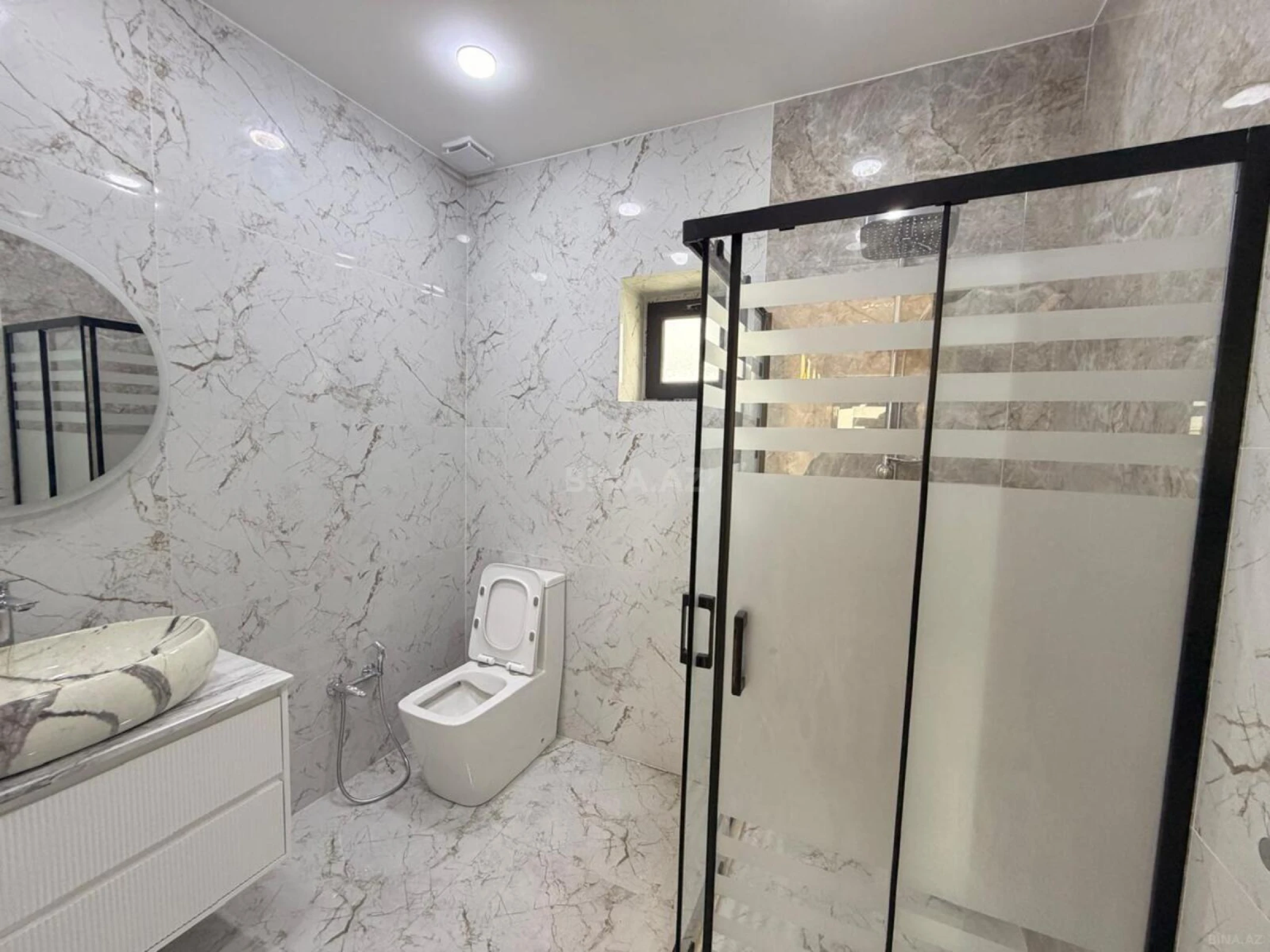 Satılır 5 otaqlı həyət evi 200 m²