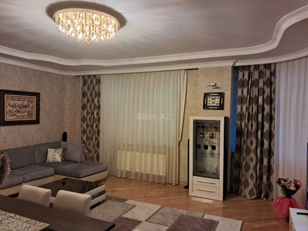 Satılır 4 otaqlı mənzil 204 m²