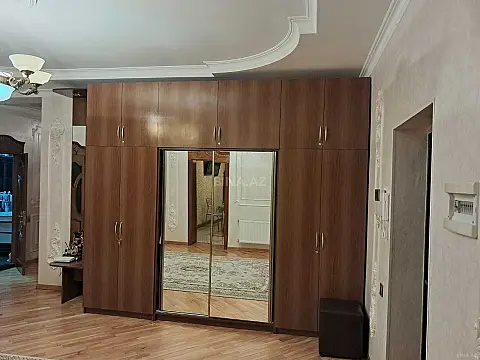 Satılır 4 otaqlı mənzil 204 m²