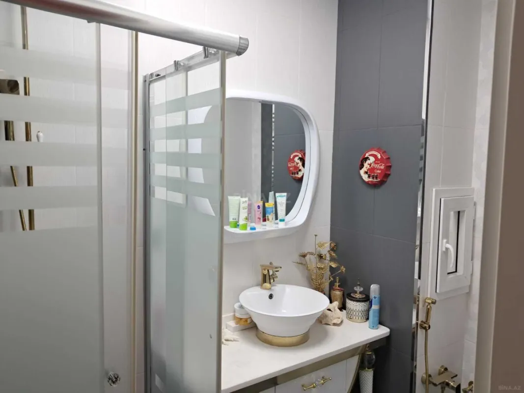 Satılır 4 otaqlı mənzil 204 m²
