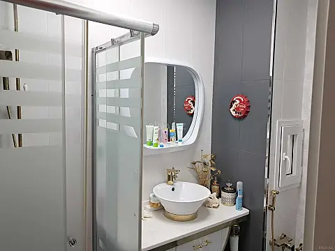 Satılır 4 otaqlı mənzil 204 m²