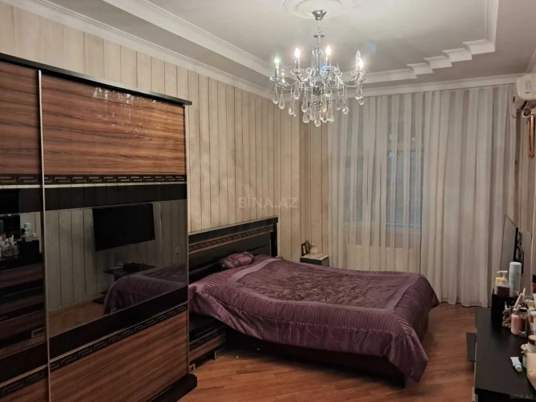 Satılır 4 otaqlı mənzil 204 m²