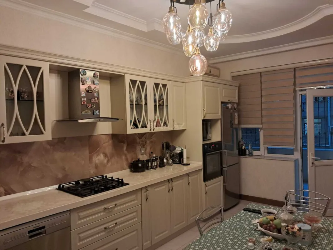 Satılır 4 otaqlı mənzil 204 m²