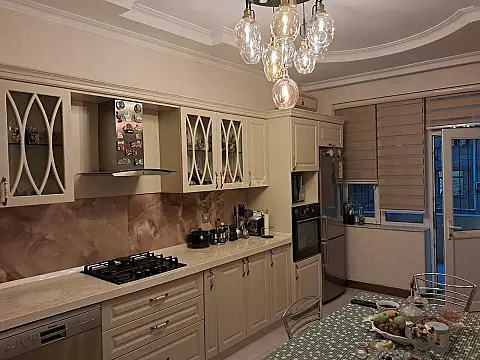 Satılır 4 otaqlı mənzil 204 m²