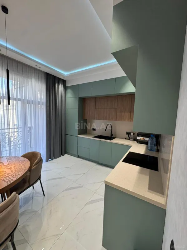 Kirayə verilir 3 otaqlı mənzil 140 m²