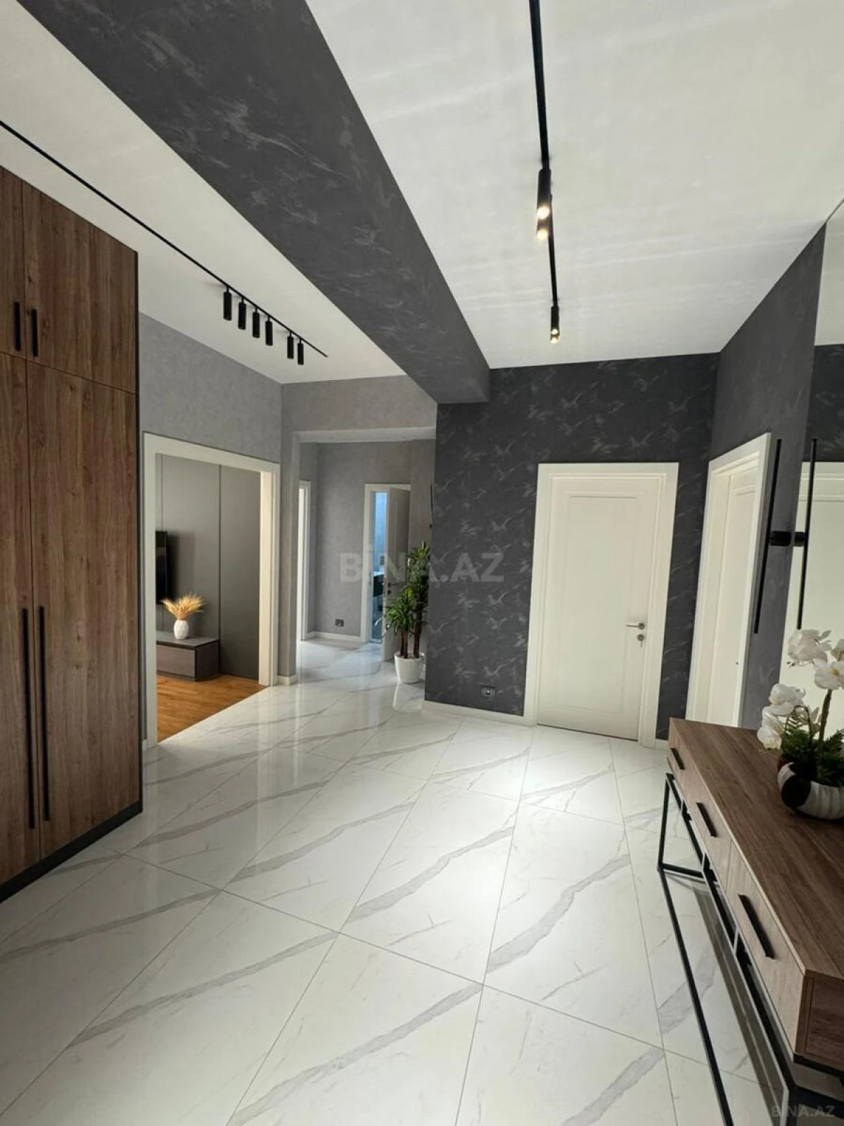 Kirayə verilir 3 otaqlı mənzil 140 m²