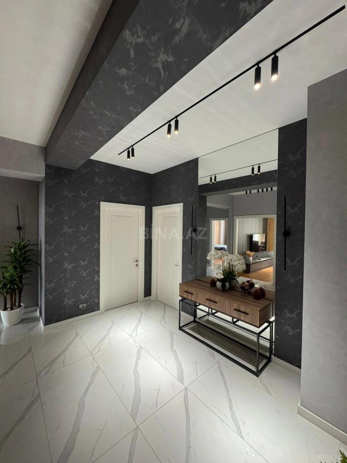 Kirayə verilir 3 otaqlı mənzil 140 m²