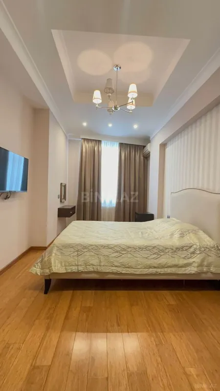Satılır 3 otaqlı mənzil 109 m²