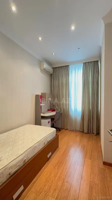 Satılır 3 otaqlı mənzil 109 m²